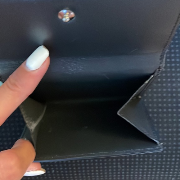 ❤️🔥AUTHENTIC Monogram Pattern Vernis Patent Leather Elise Wallet. EUC!!! - Picture 9 of 14